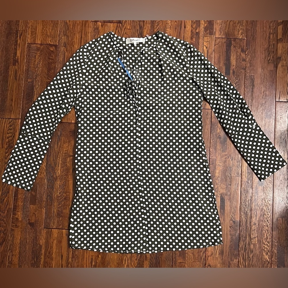 DIANE VON FURSTENBERG Silk Polka Dotted Shift Dress with Keyhole Detail Size 2 - Picture 4 of 10